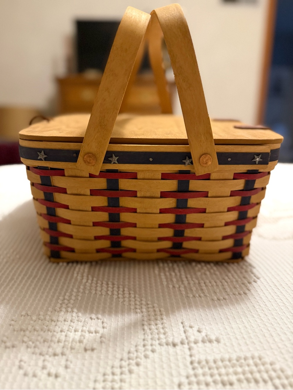 Longaberger "Proudly American" Picnic Basket, 2004. - Picture 3 of 13